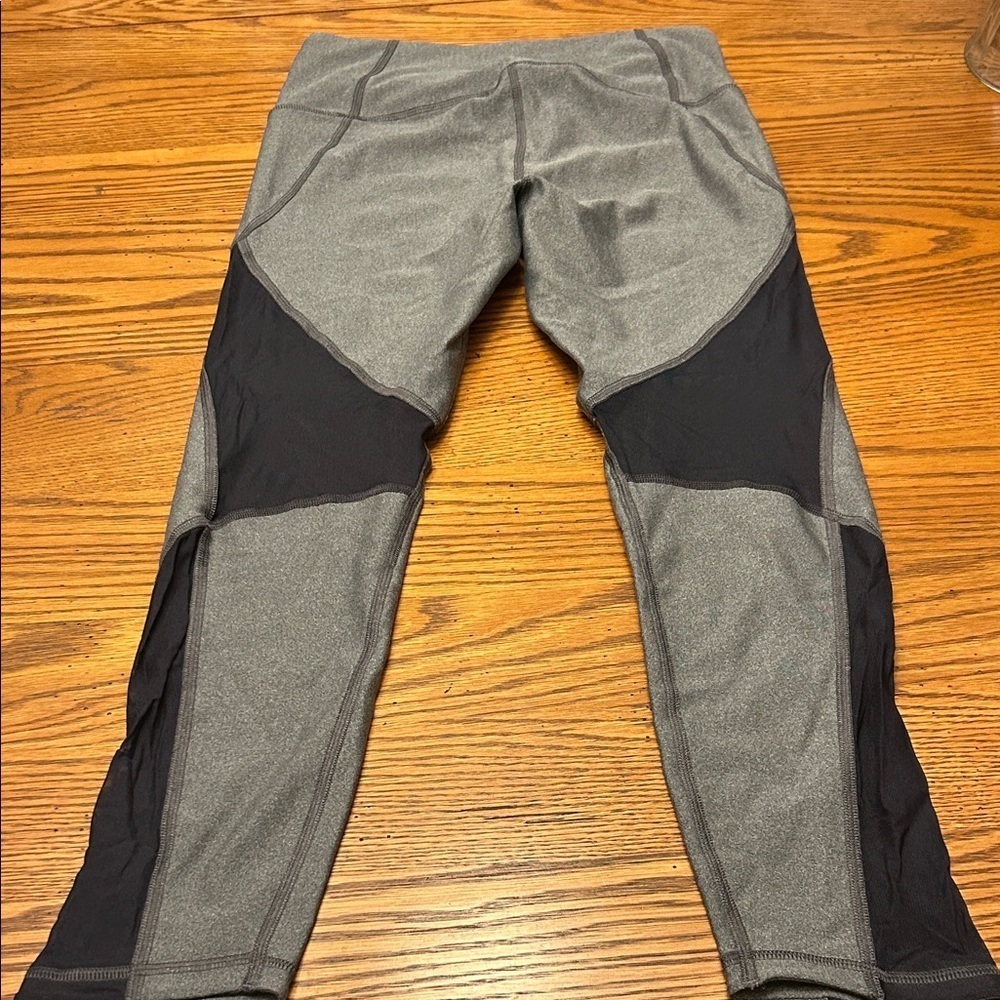 Under Armour Charcoal and Black Athletic Leggings/8 - Picture 4 of 5